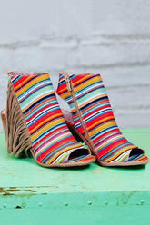 Bunte Peep-Toe-Pumps mit Streifen und Fransen